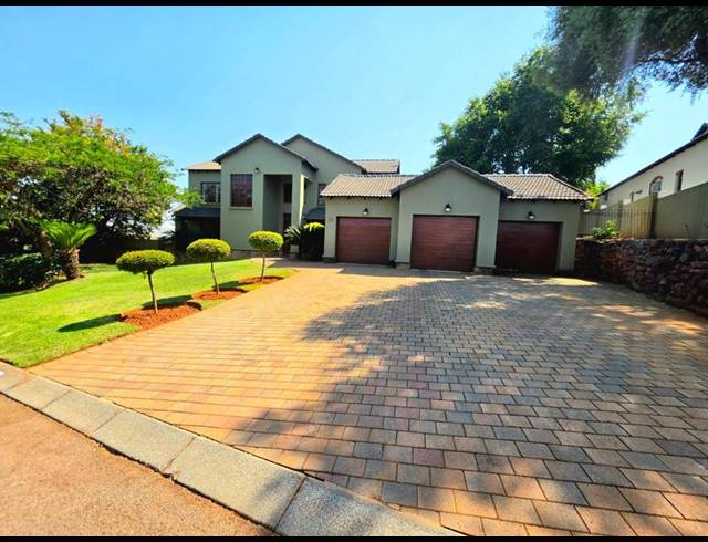 5 BEDROOM HOUSE FOR SALE IN BOARDWALK MEANDER
